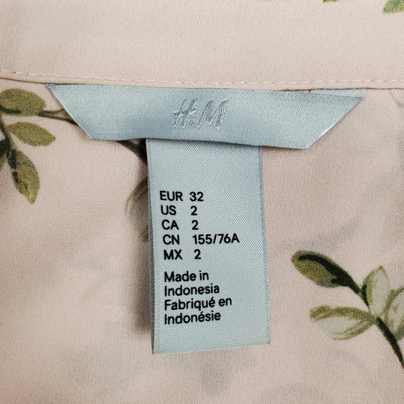 H&M Floral/Bird Print Button Up Top Light Pink 2 - Picture 4 of 11
